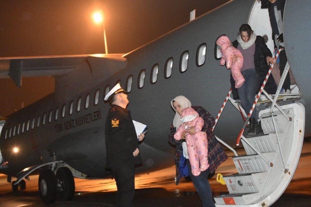 Deniz Kuvvetlerinin uçakları depremzedelerin hizmetinde