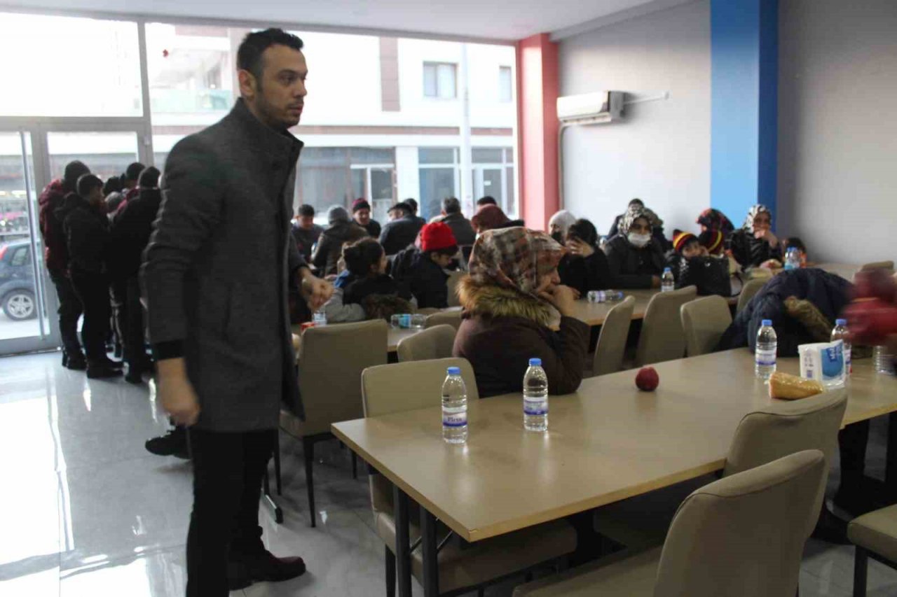 Kahramanmaraş’tan İzmir’e ilk depremzede kafilesi geldi