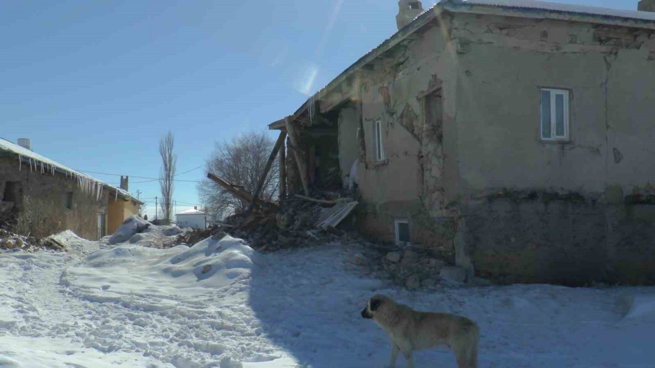 Sarız’da 8 yıkım, 331 hasarlı yapı var