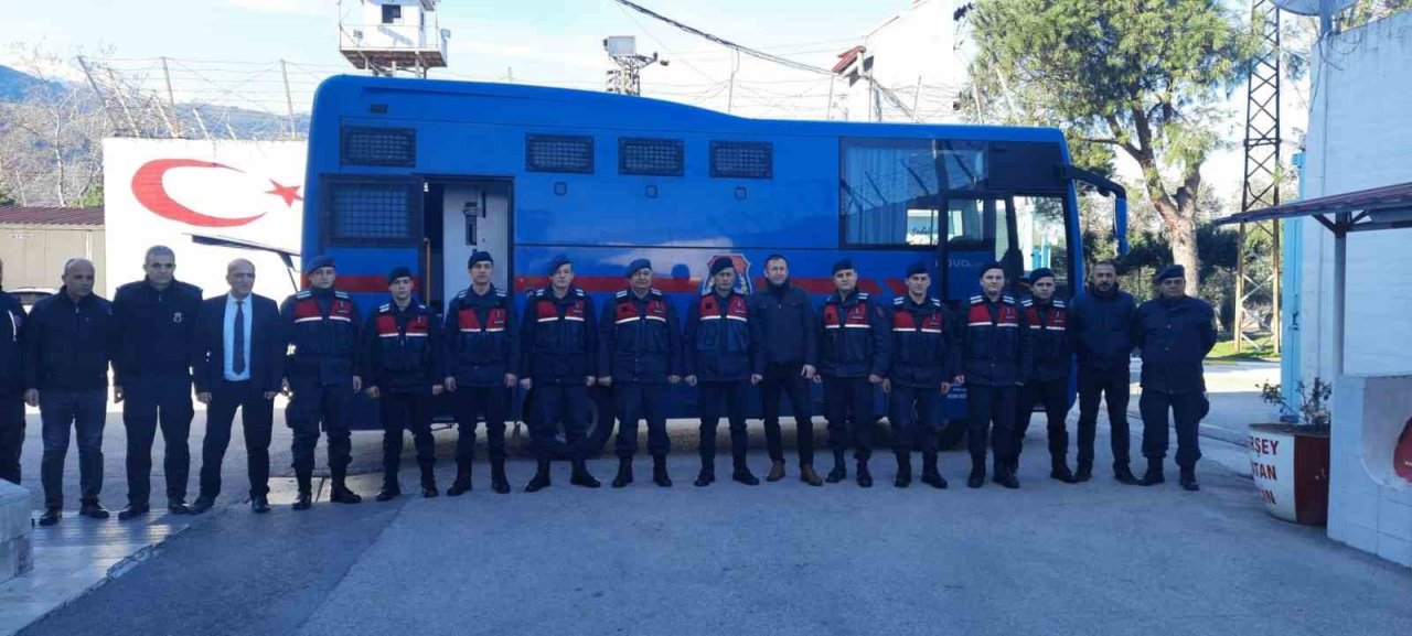 Manisa’dan deprem bölgesine jandarma takviyesi