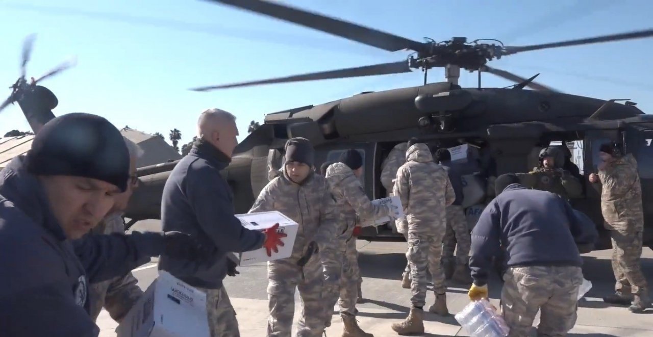 İncirlik üssünden helikopterlerle deprem bölgesine yardımlar ulaştırılmaya devam ediyor