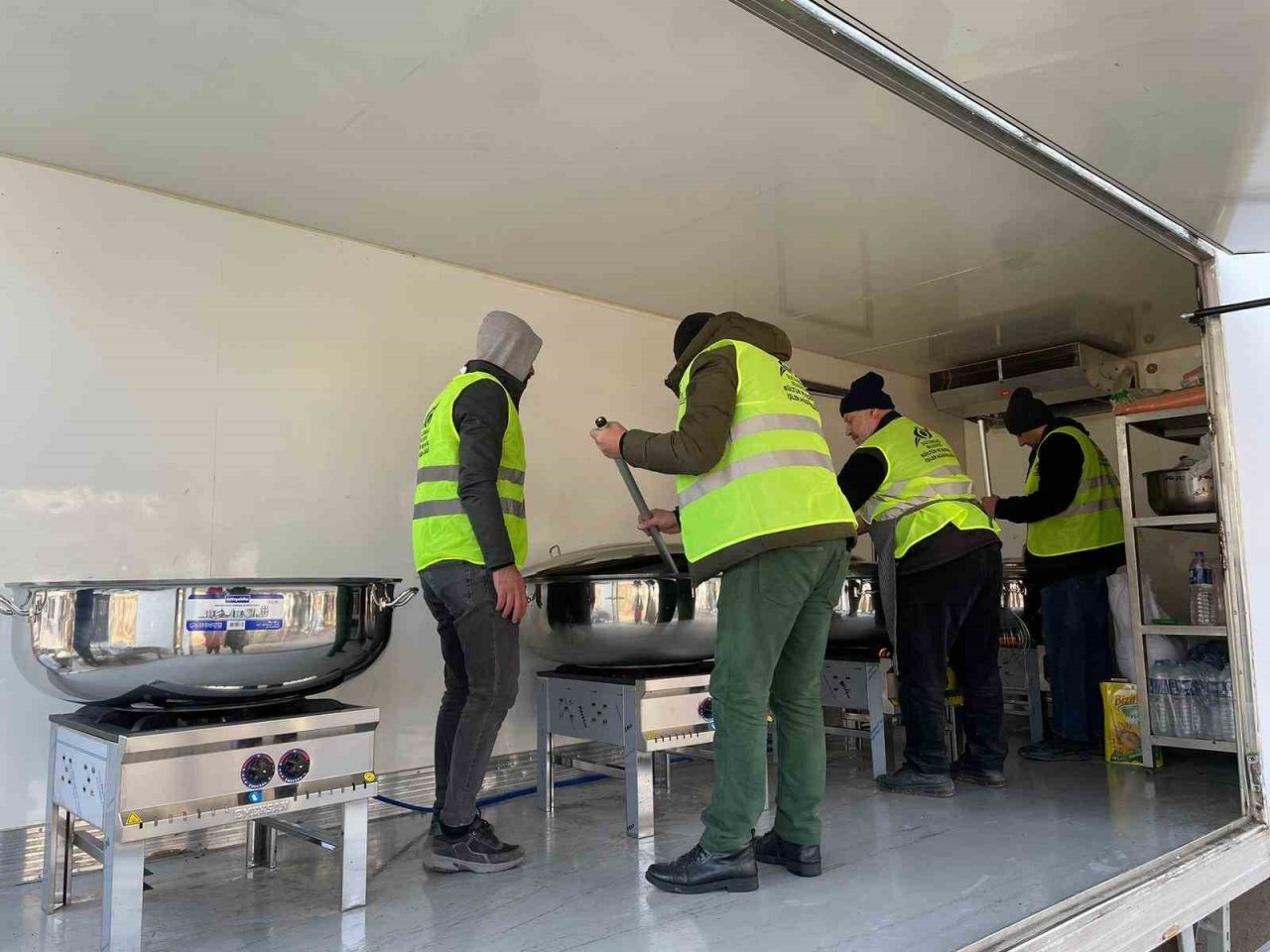 Sultangazi Belediyesinden deprem bölgesine mobil aşevi