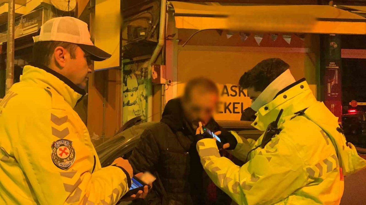Yasal sınırın üzerinde alkollü çıktığını duyan sürücü: “İki birada bu kadar çıkıyor mu ya”