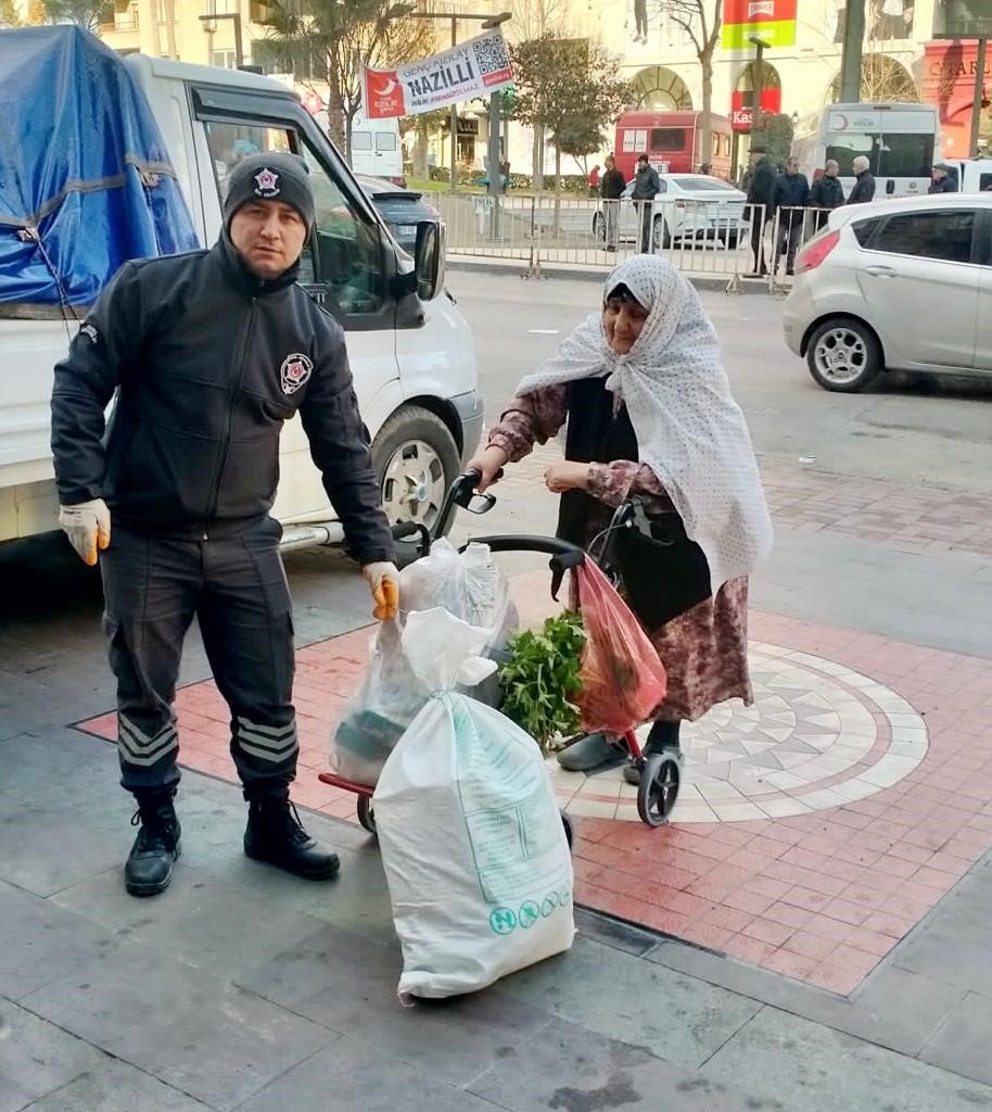 Nazilli 7’den 70’e depreme karşı tek yürek oldu