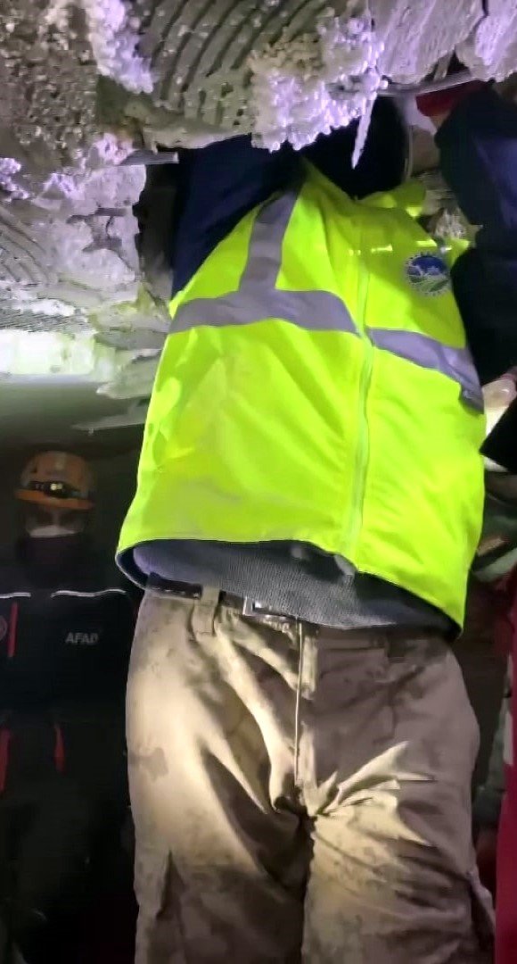 128’inci saatte kesilmeyen umut: 13 yaşındaki Ahmet Arda sağ kurtarıldı