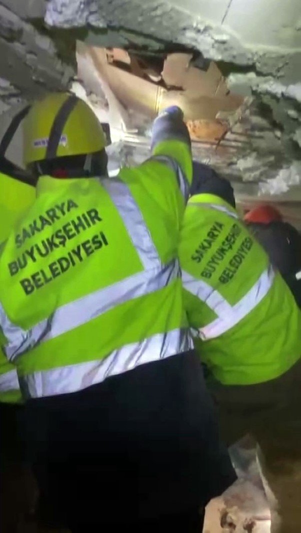 128’inci saatte kesilmeyen umut: 13 yaşındaki Ahmet Arda sağ kurtarıldı