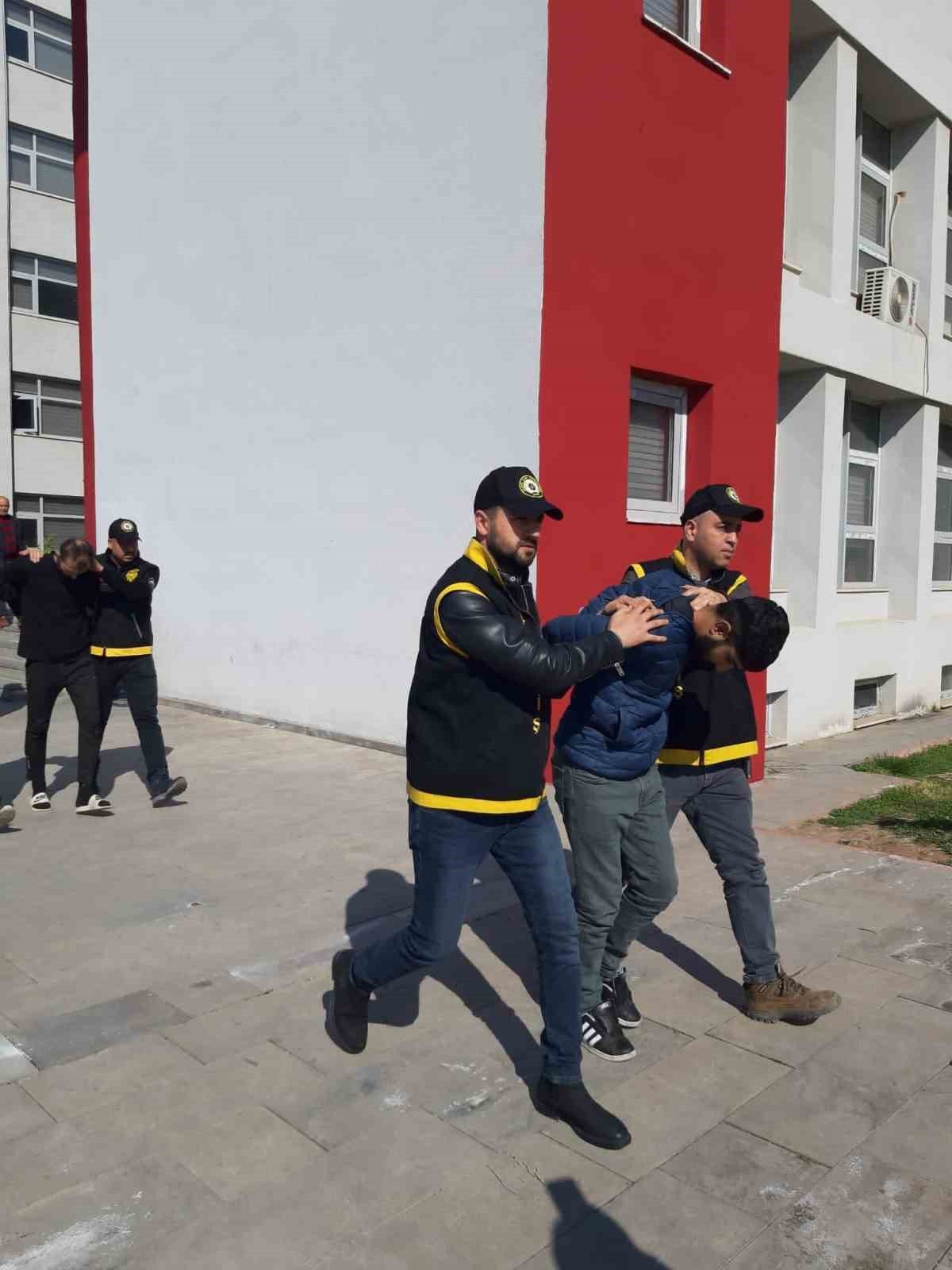 Depremzedelerin malzemesini çalan 32 kişi tutuklandı