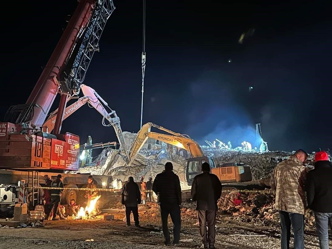 Yılmaz Tunç madenci kurtarma ekiplerini ziyaret etti