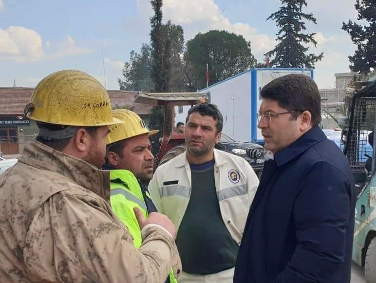 Yılmaz Tunç madenci kurtarma ekiplerini ziyaret etti