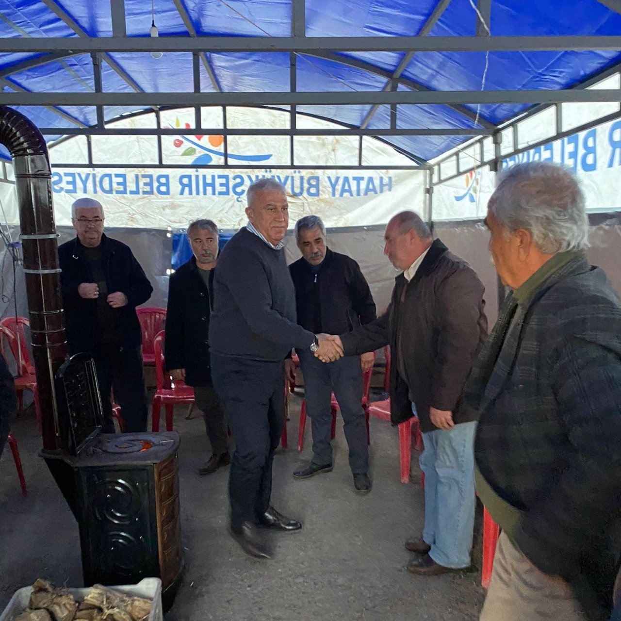 Başkan Atay, deprem bölgesinde temaslarını sürdürüyor