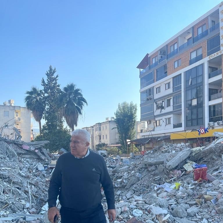 Başkan Atay, deprem bölgesinde temaslarını sürdürüyor
