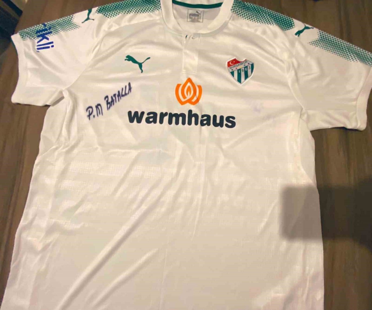 Bursaspor taraftarı depremzedeler için efsane formalarını satıyor