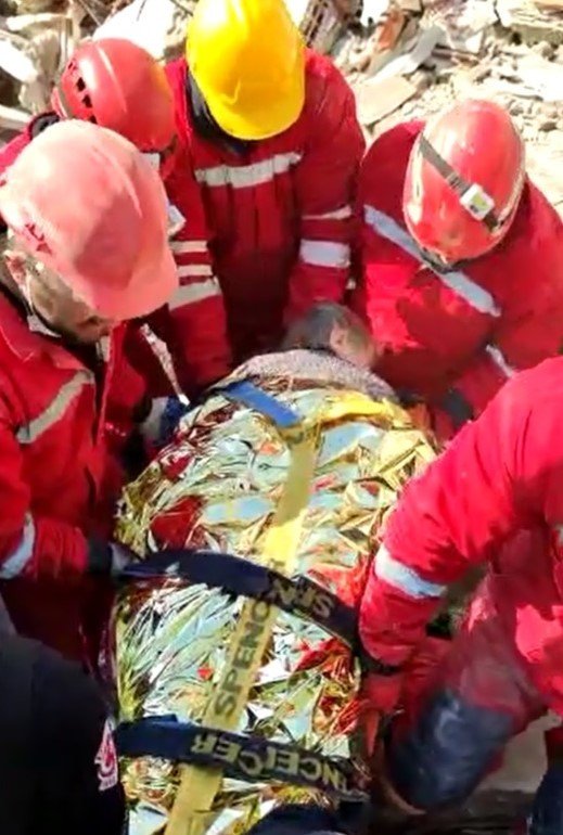 152 saat sonra kurtarıldı: "Merak etme birazdan göreceğin ışık güneş ışığı olacak"