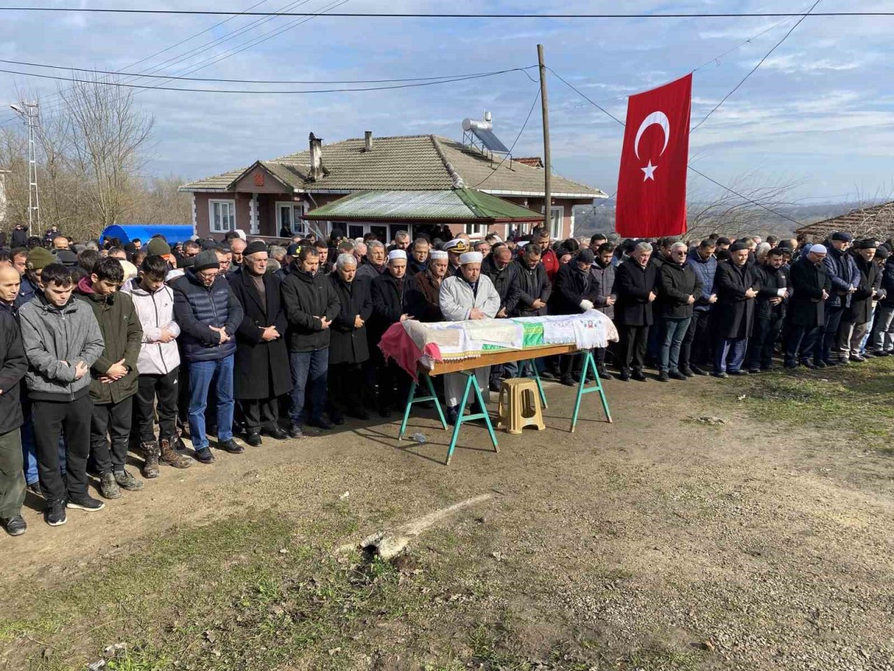 Depremde hayatını kaybeden Cansu öğretmen toprağa verildi