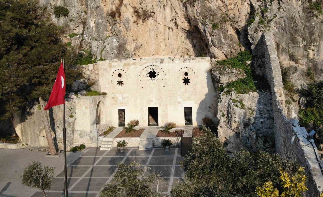 Dünyanın ilk mağara kilisesi ve Hatay Kalesi kalıntıları depremde hasar görmedi