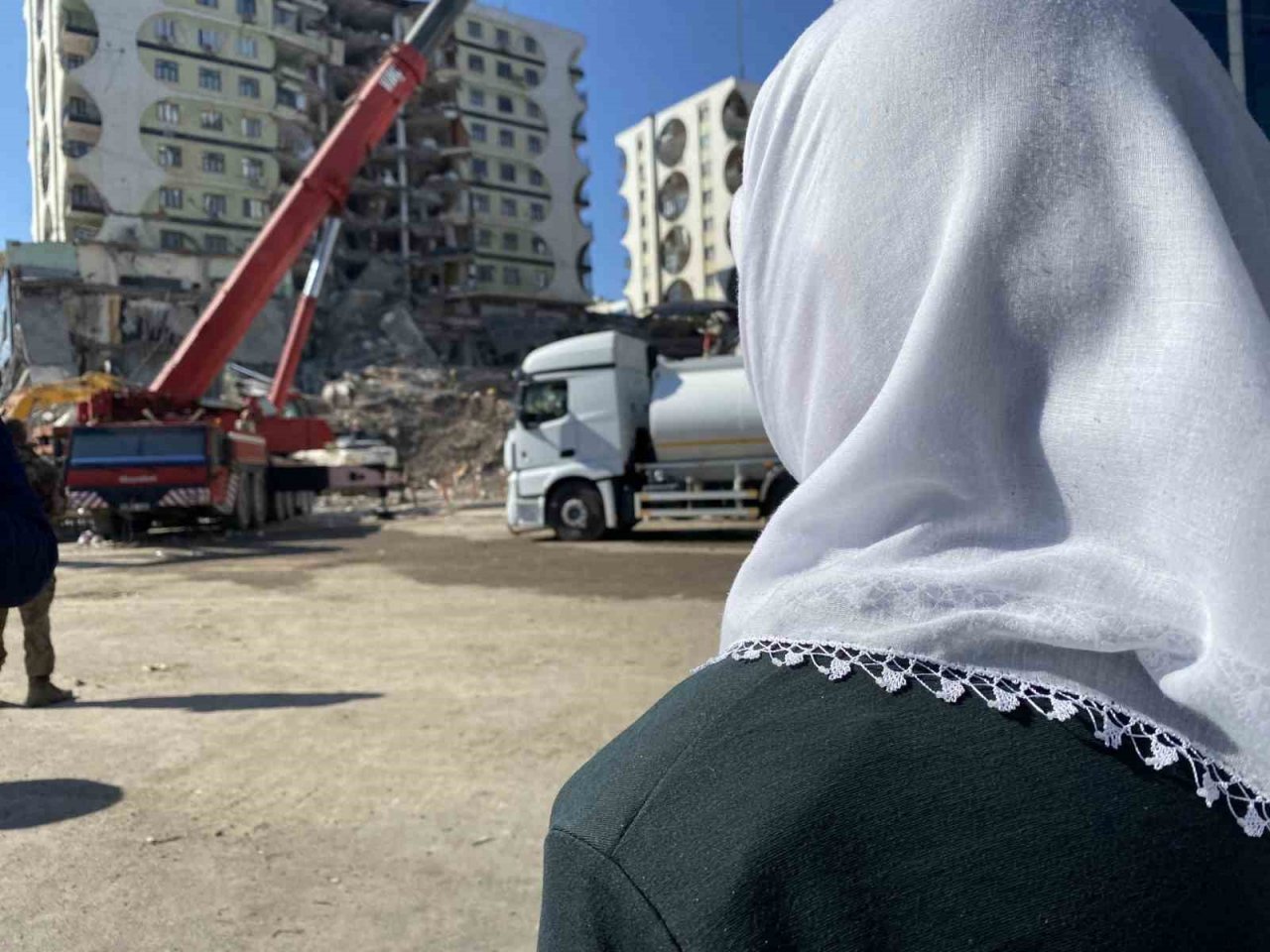 Diyarbakır’daki enkazlarda arama kurtarma çalışmaları devam ediyor