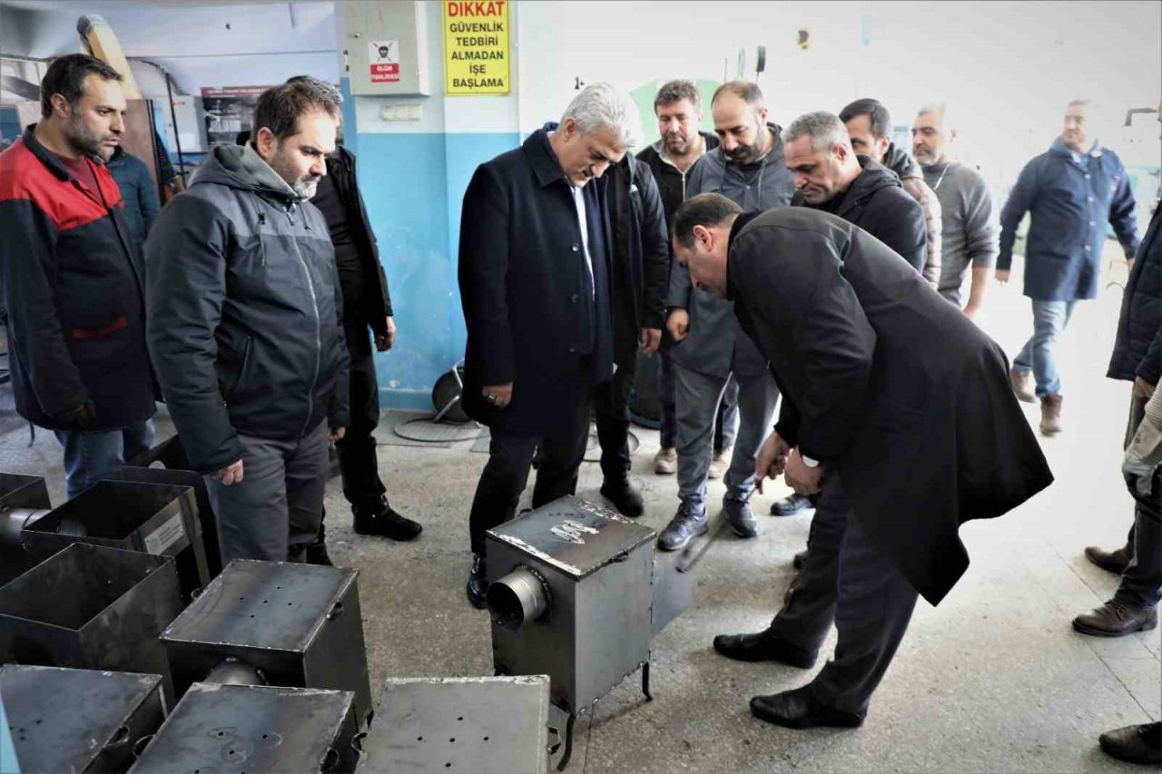 Lise öğrencileri depremzedeler için soba üretiyor