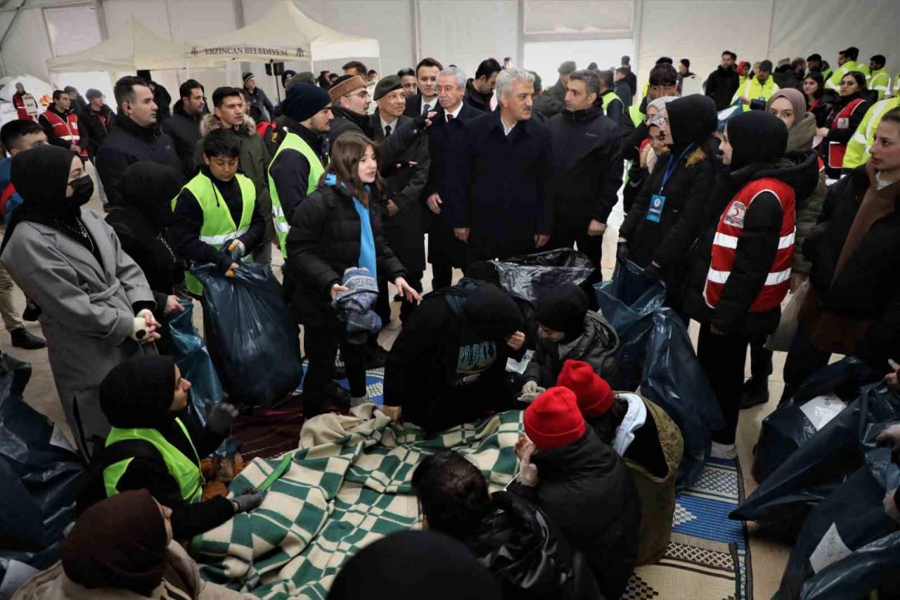 Lise öğrencileri depremzedeler için soba üretiyor