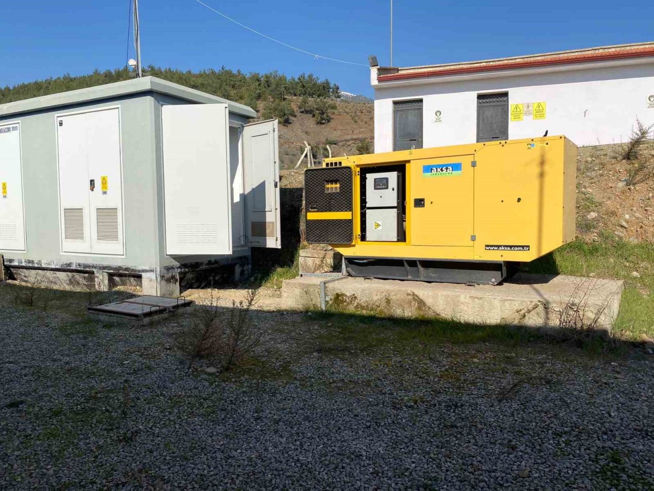 Hatay’da şebeke arızaları onarılıyor