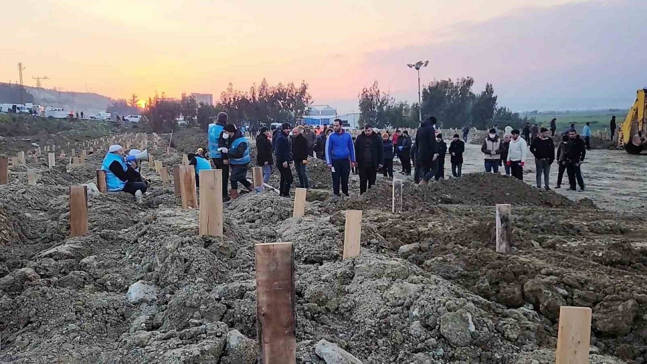 Hatay’da ’deprem mezarlığı’nı Denizli kurdu