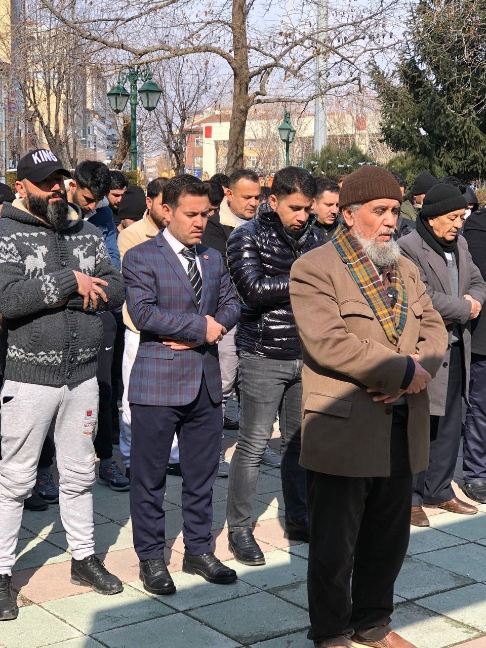 Irak Türkmenleri, felakette hayatını kaybedenler için gıyabi cenaze namazı kıldı