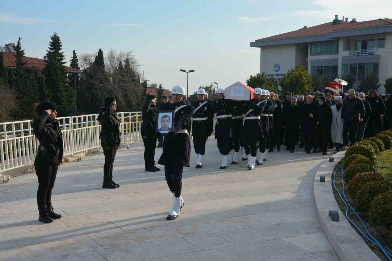 Depremde hayatını kaybeden polis memuru Sultanbeyli’de toprağa verildi