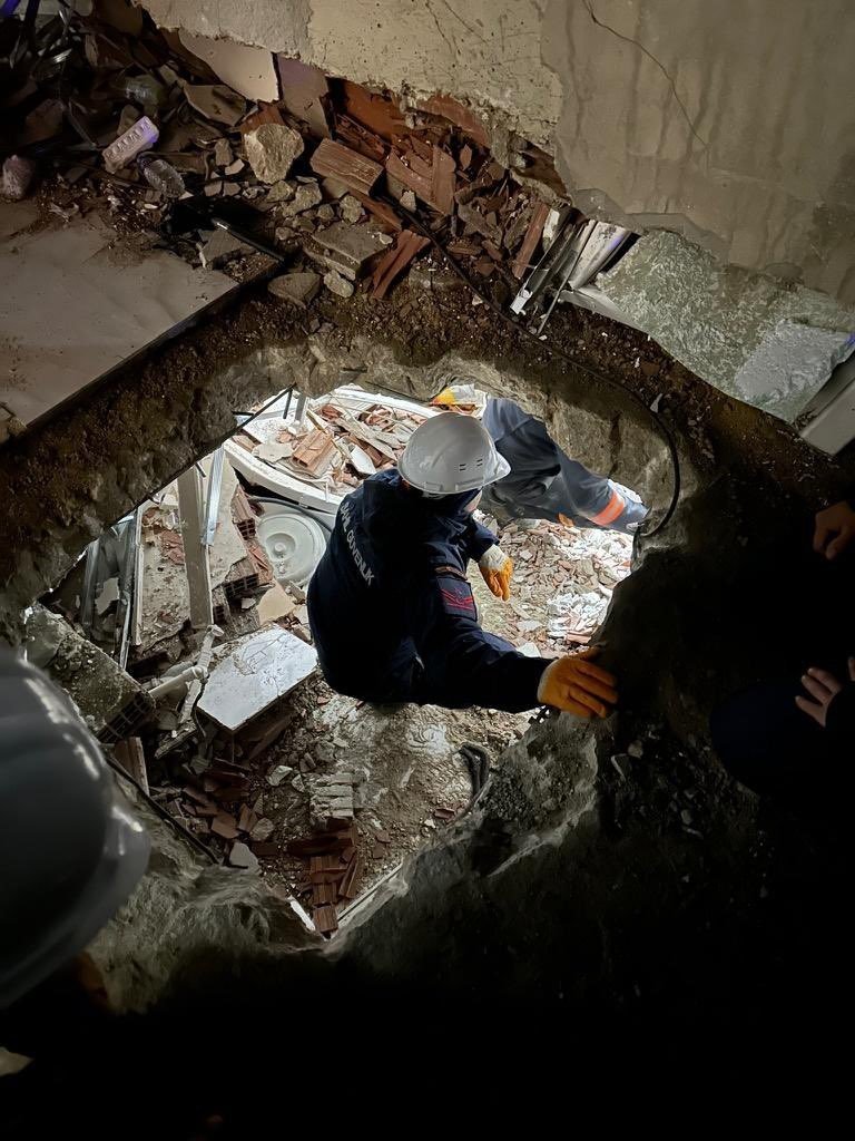 Sahil Güvenlik Komutanlığına bağlı 200 personel deprem bölgesinde