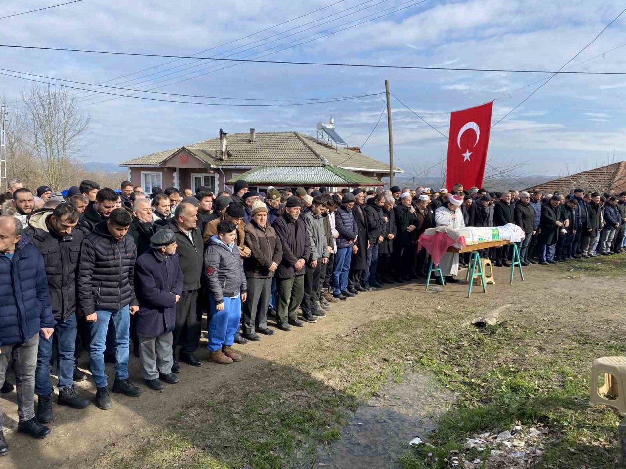 Depremde hayatını kaybeden Cansu öğretmen toprağa verildi