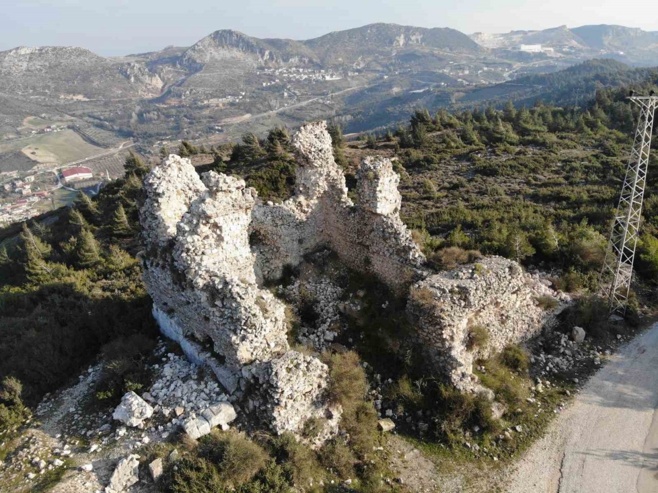 Dünyanın ilk mağara kilisesi ve Hatay Kalesi kalıntıları depremde hasar görmedi