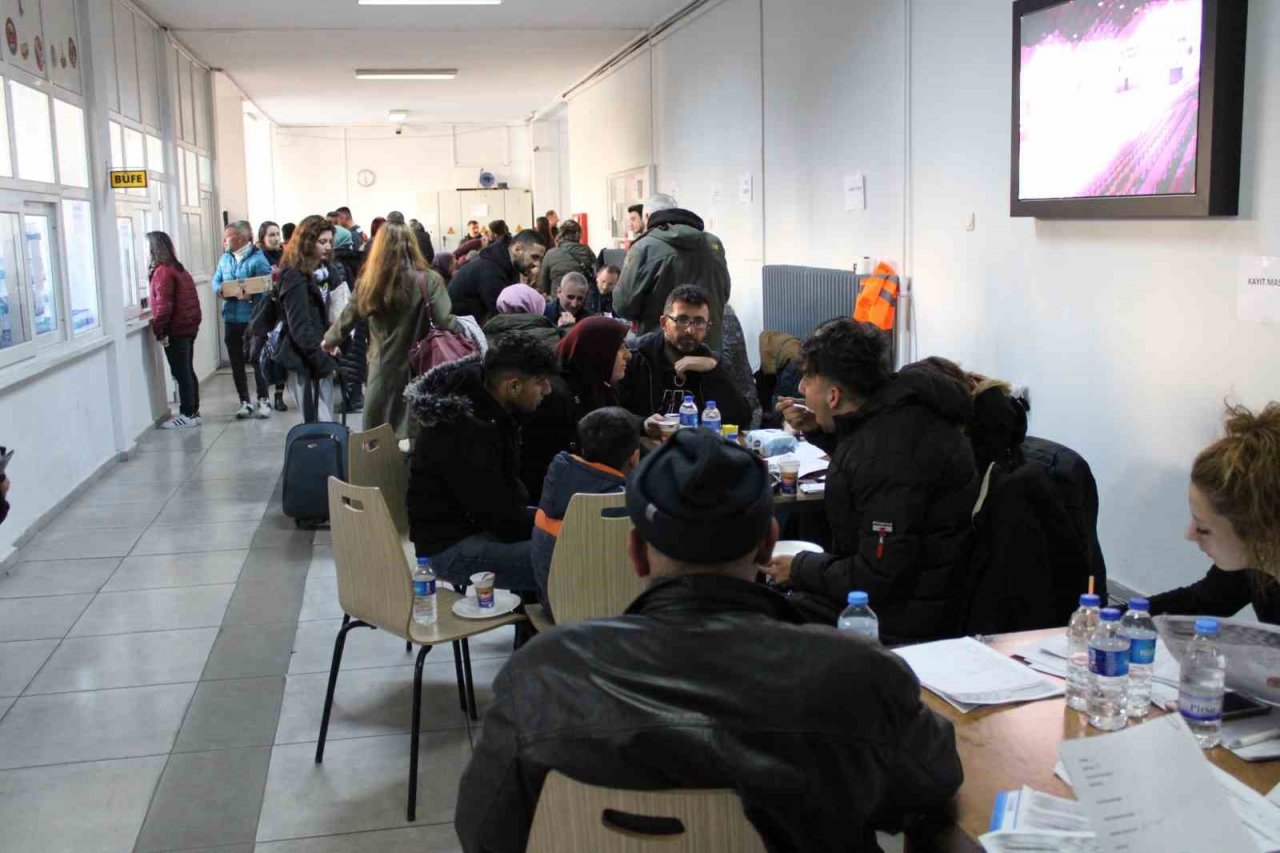 Adıyamanlı depremzedeler Aydın’a gelmeye devam ediyor