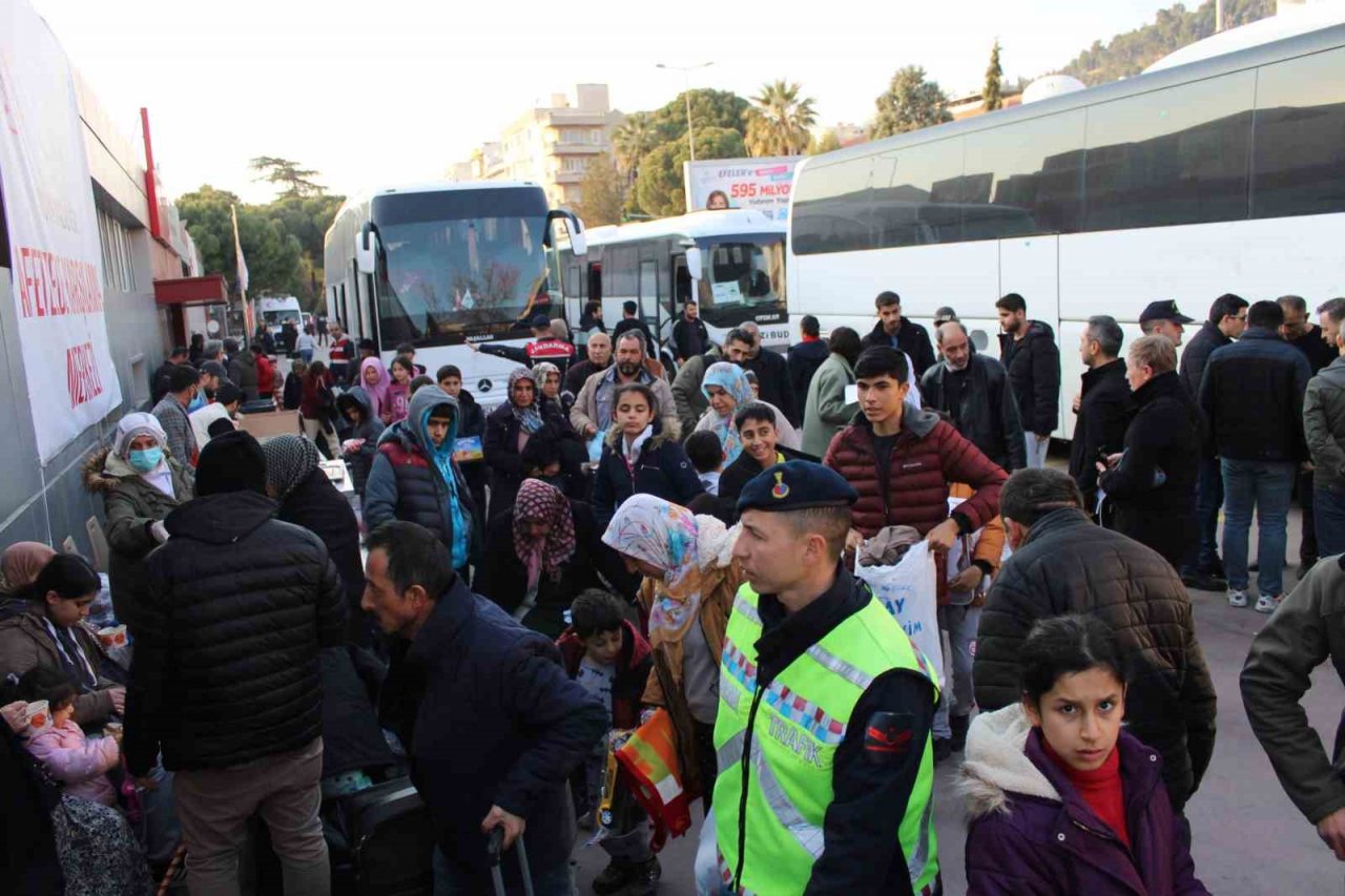 Adıyamanlı depremzedeler Aydın’a gelmeye devam ediyor