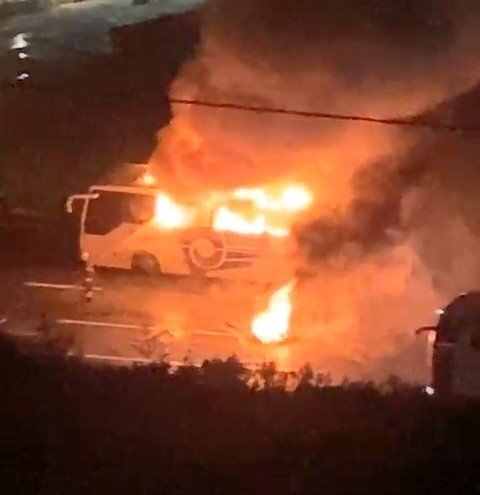 Kocaeli’de yolcu otobüsü alev alev yandı