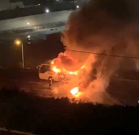 Kocaeli’de yolcu otobüsü alev alev yandı