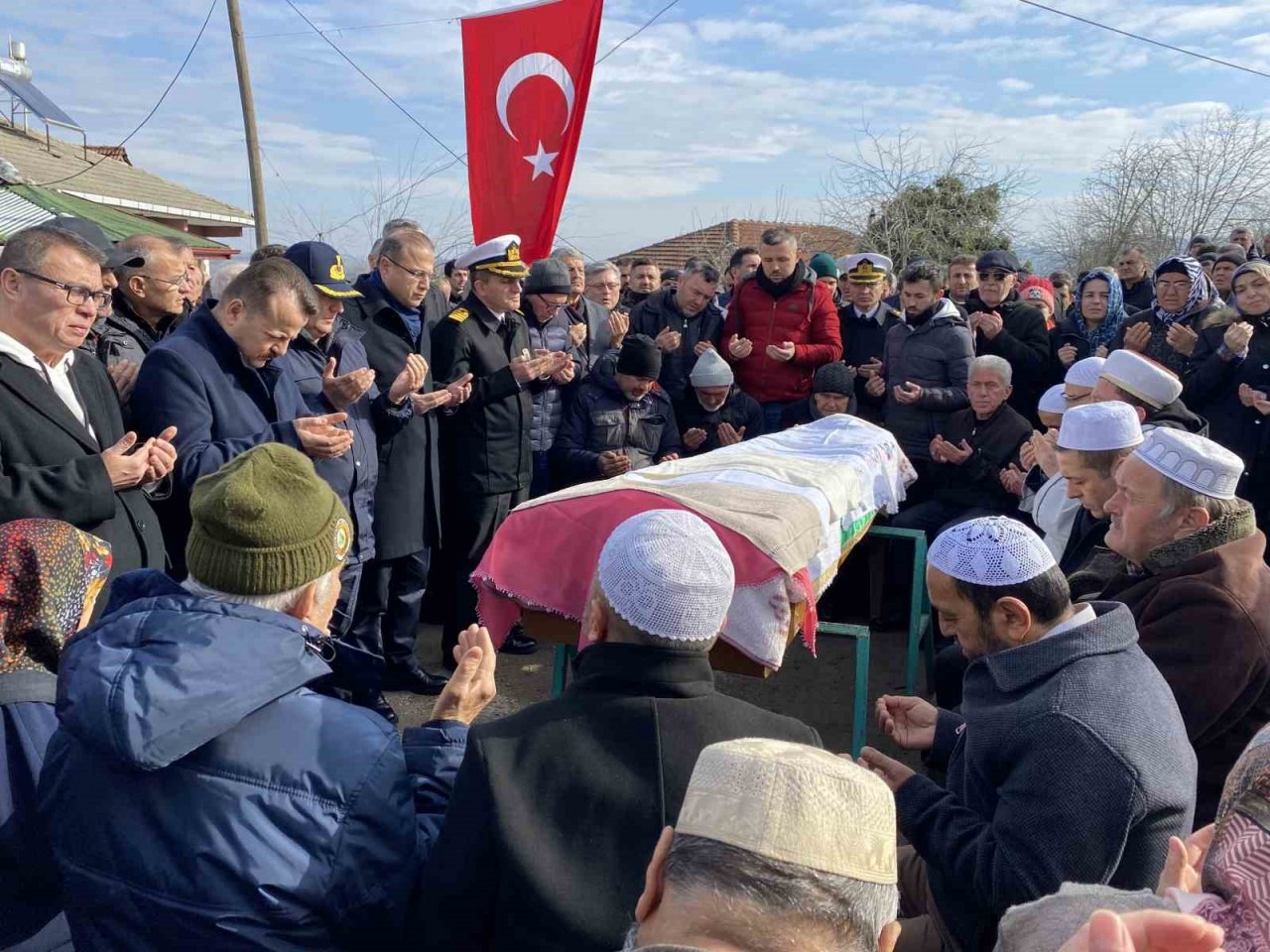 Depremde hayatını kaybeden Cansu öğretmen toprağa verildi