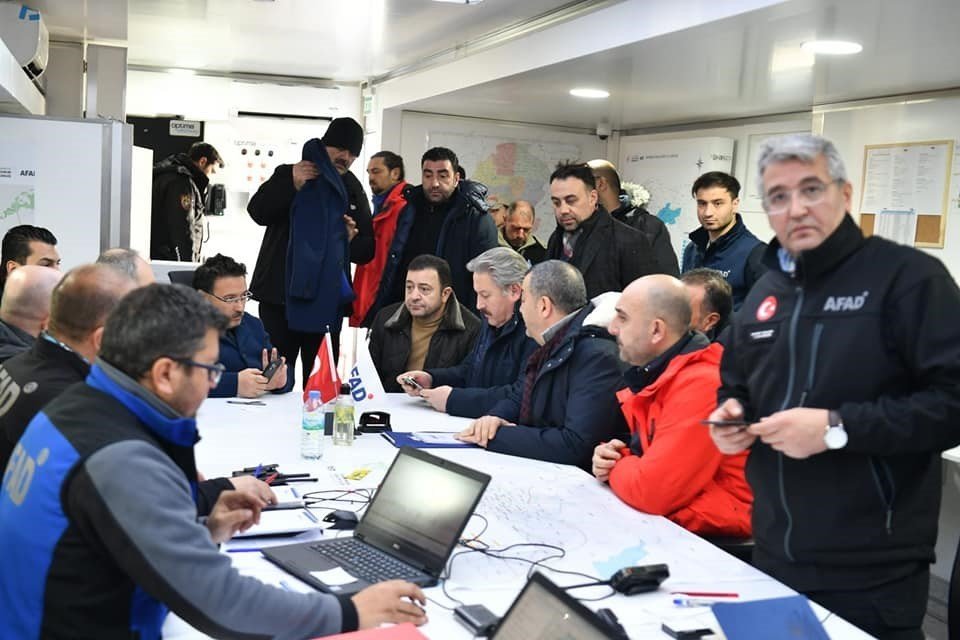 Melikgazi ekibi enkaz altından 20 vatandaşı kurtardı