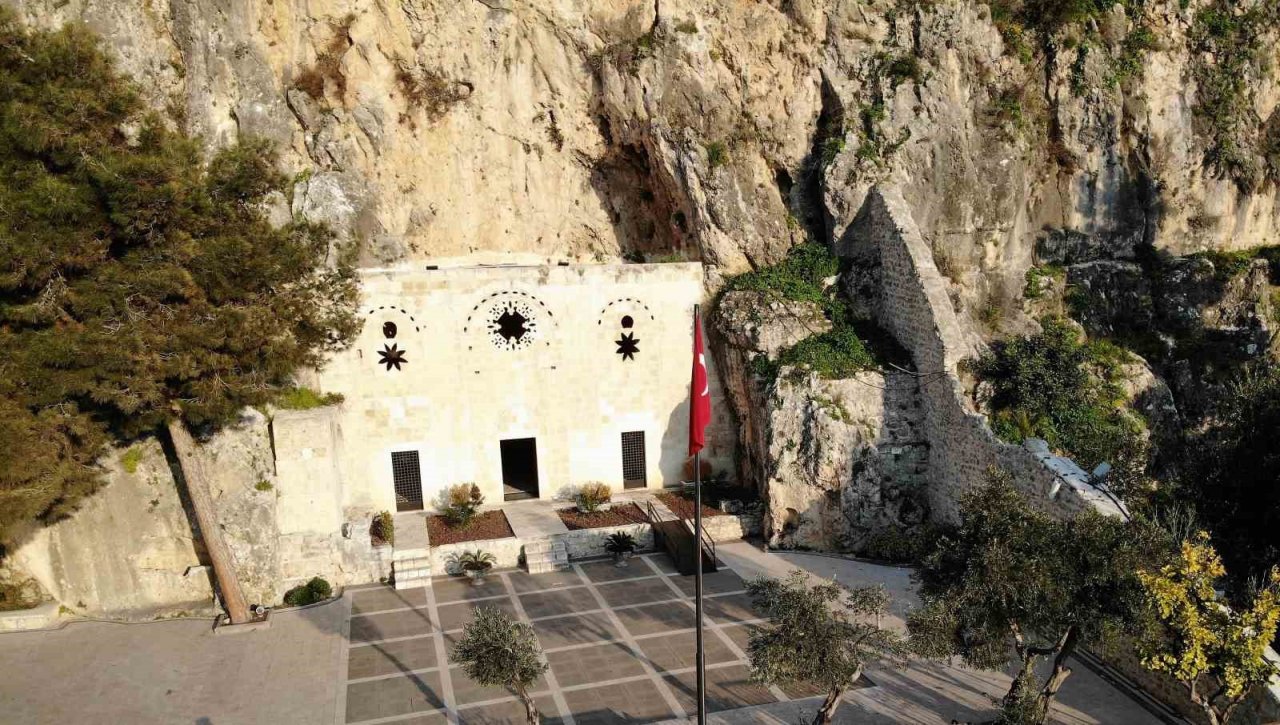 Dünyanın ilk mağara kilisesi ve Hatay Kalesi kalıntıları depremde hasar görmedi