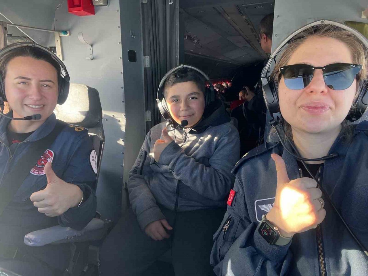 Hava Kuvvetlerine ait uçaklar depremzede tahliyesini sürdürüyor