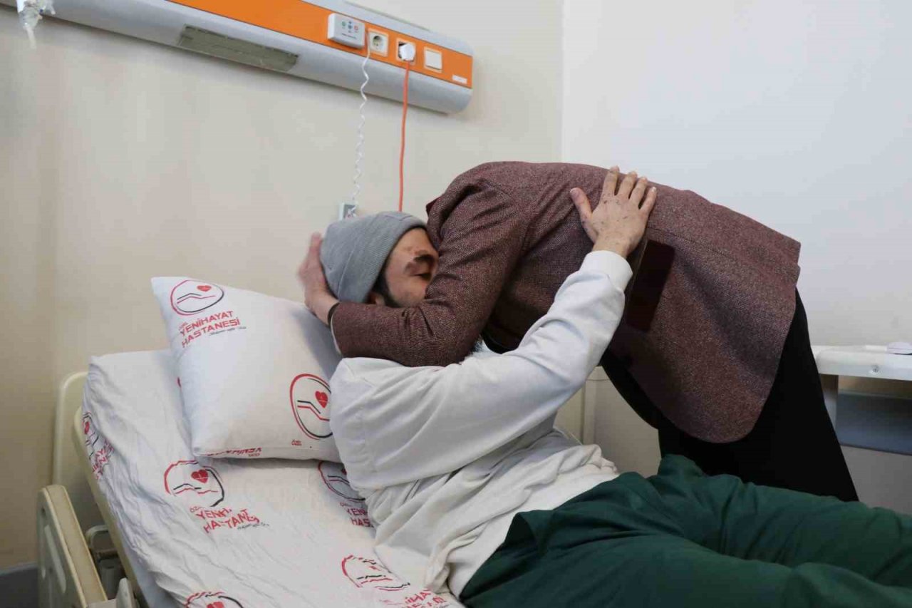 Akşener Osmaniye’de depremzedeleri hastanede ziyaret etti