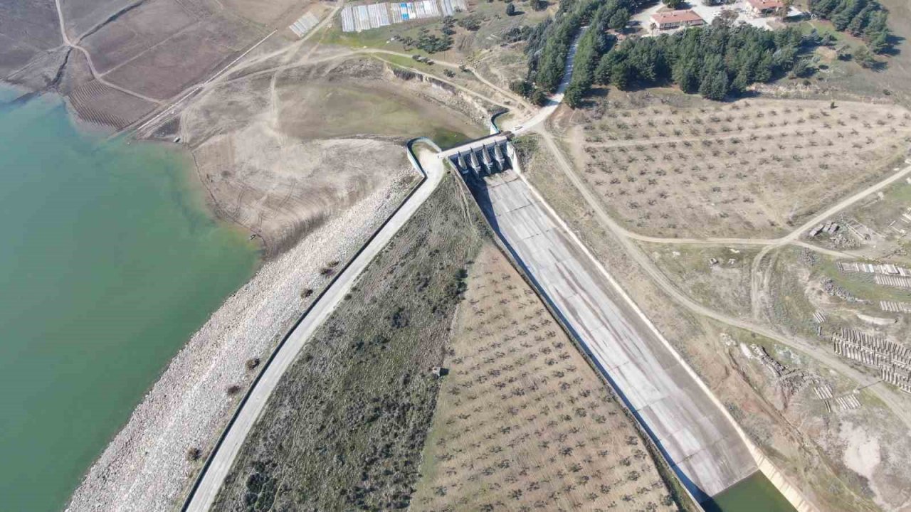 Hatay’da ‘patladı’ denilen barajda su yok