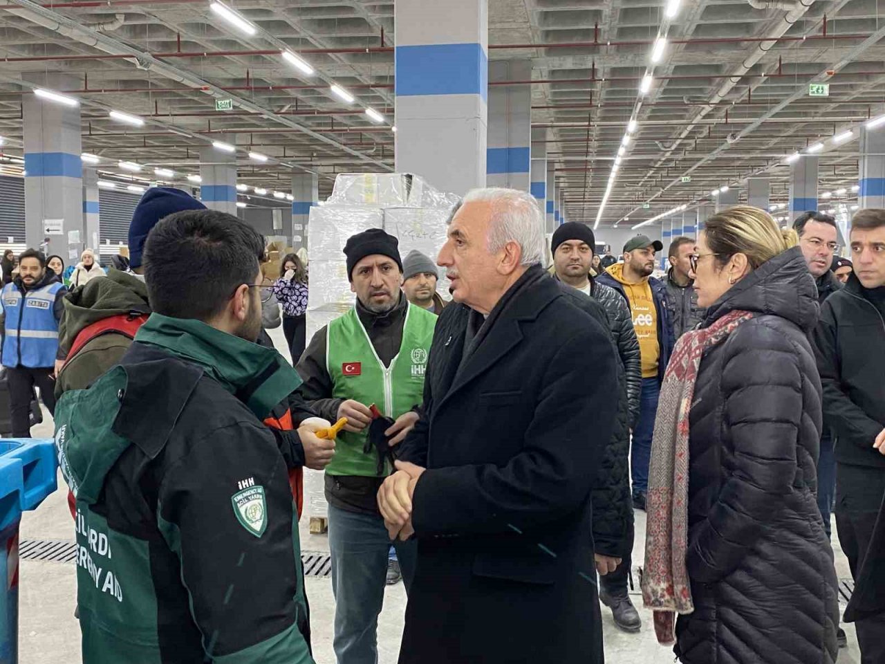 Ümraniye Belediyesi’nden afet bölgesine yoğun destek
