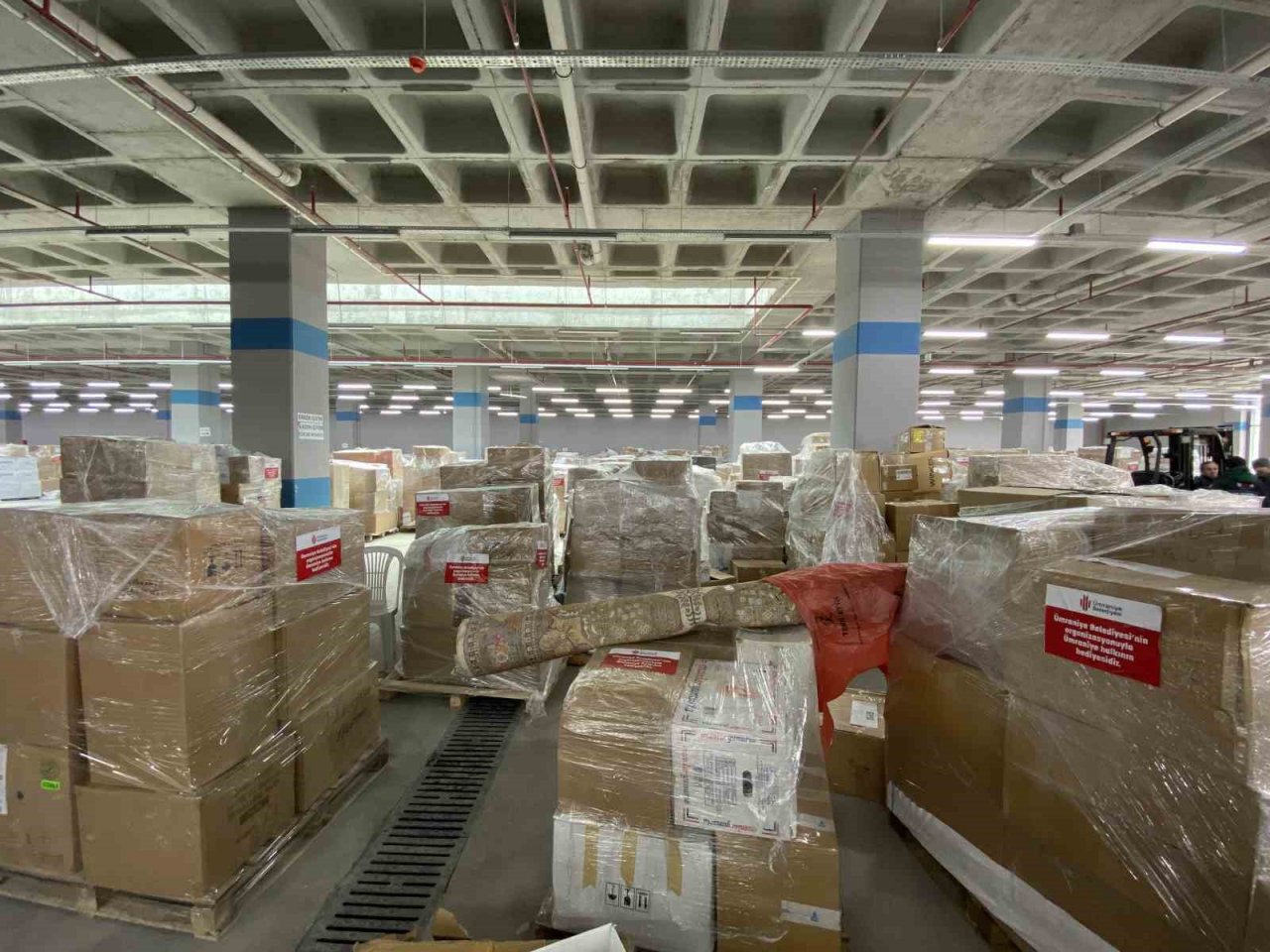 Ümraniye Belediyesi’nden afet bölgesine yoğun destek