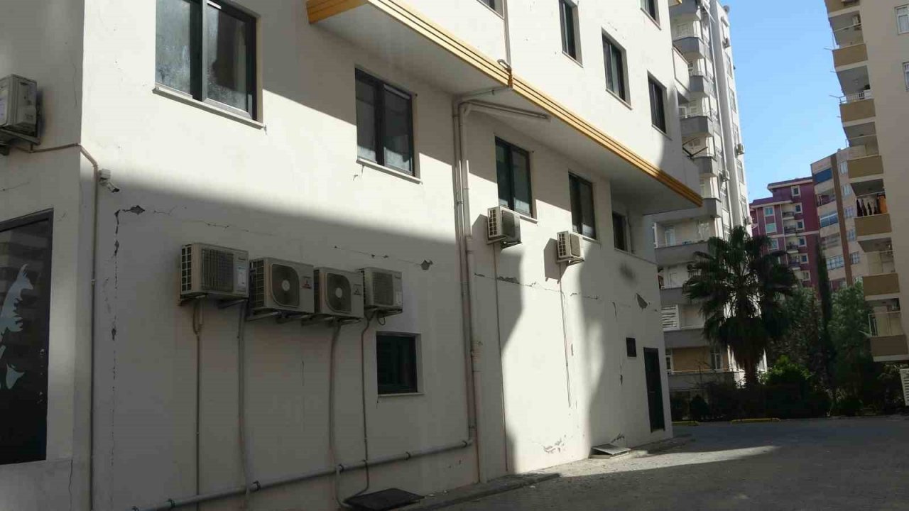 Hasan Alpargün’ün inşa ettiği tüm binalar hasarlı