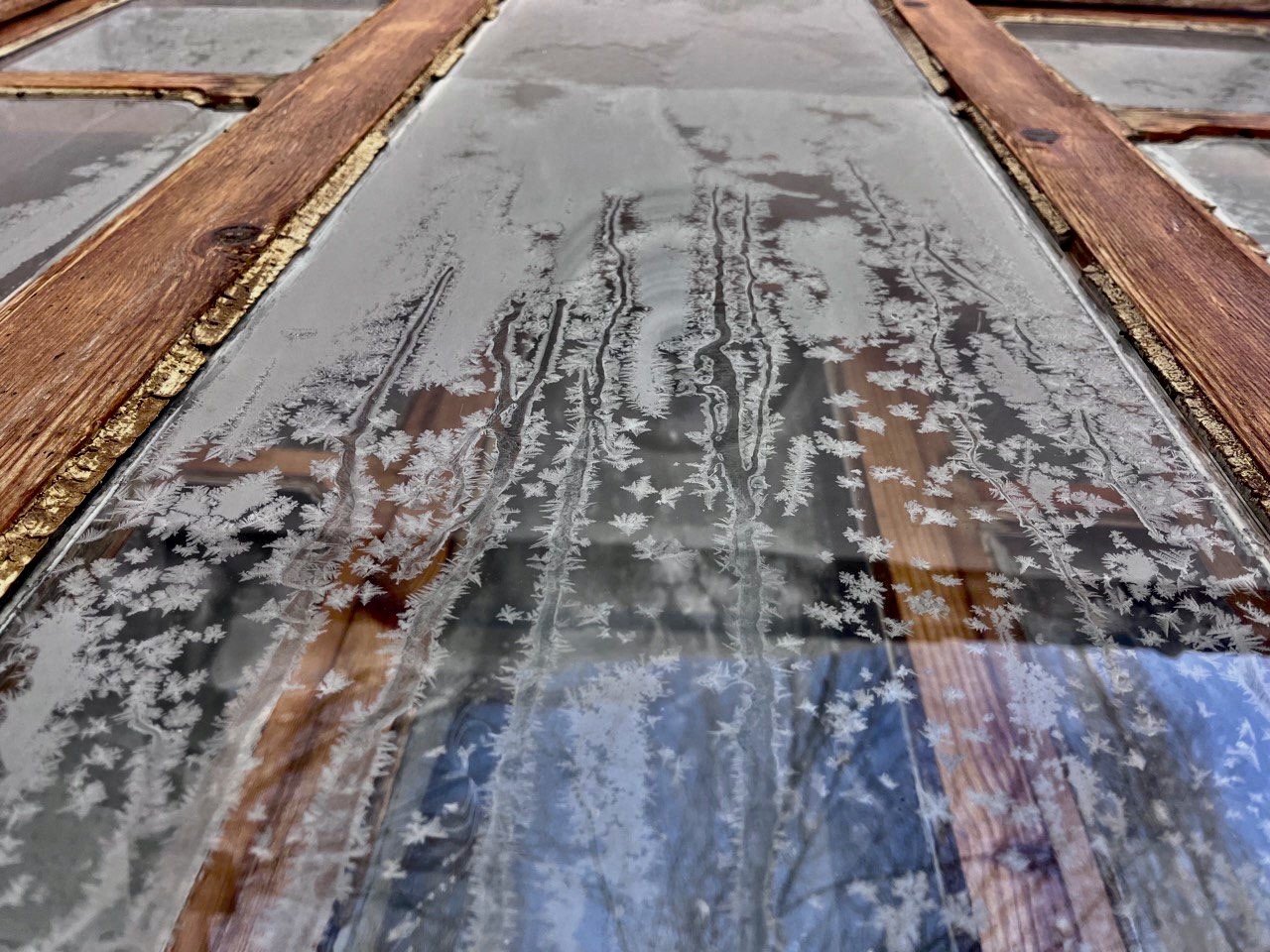 Ağrı’da dev buz sarkıtları oluştu