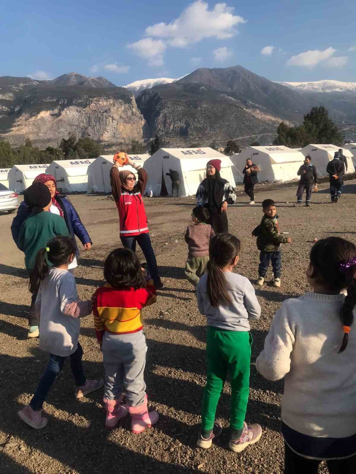 Aydın’dan giden ekipler depremzedelere psikolojik destek sağlıyor