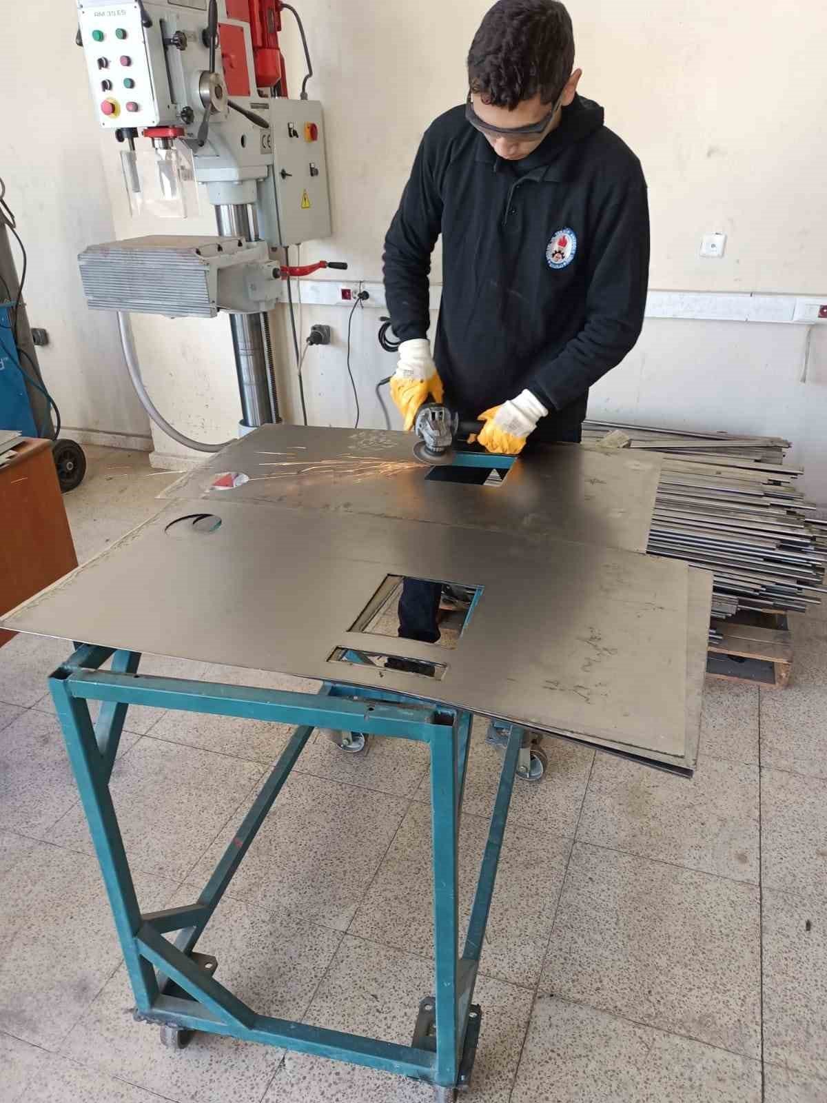 Aydın’da meslek liseleri depremzedeler için seferber oldu