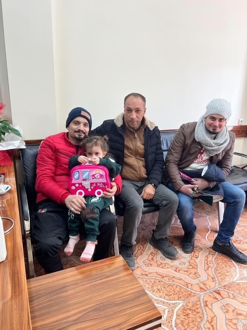 Depremde ayrı düşen baba ve kızından en duygusal buluşma