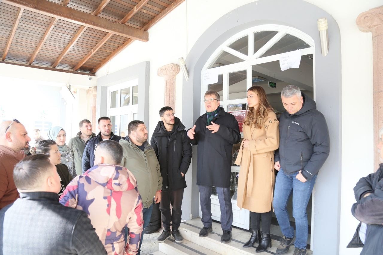 Edremit Belediyesi depremzedelerin yanında