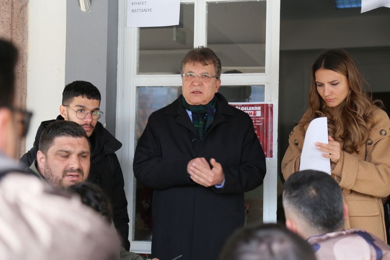 Edremit Belediyesi depremzedelerin yanında