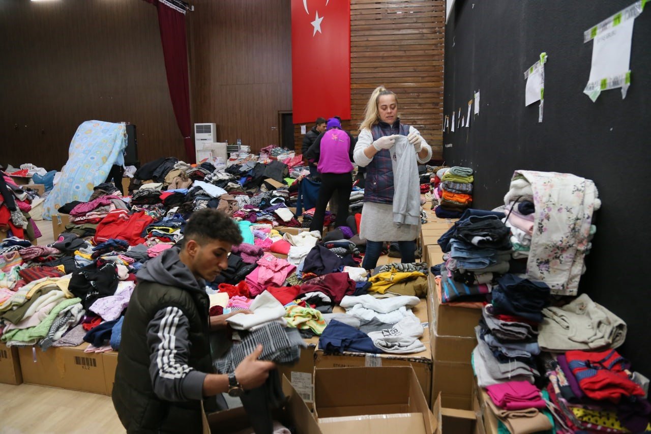 Edremit Belediyesi depremzedelerin yanında