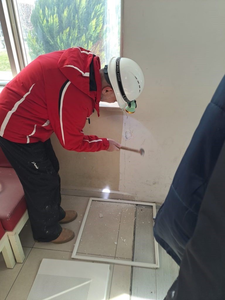 BAİBÜ deprem bölgesinde hasar tespit çalışması yapıyor